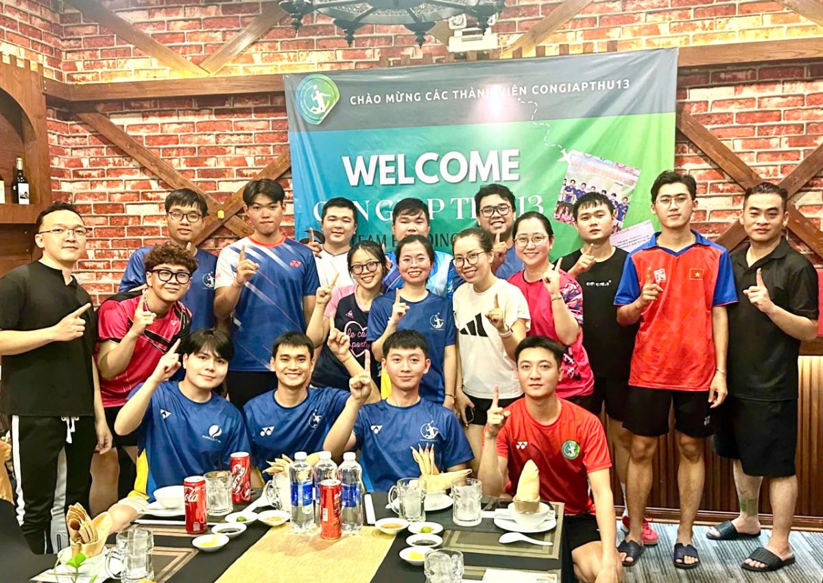 CON GIAP THU 13 BADMINTON