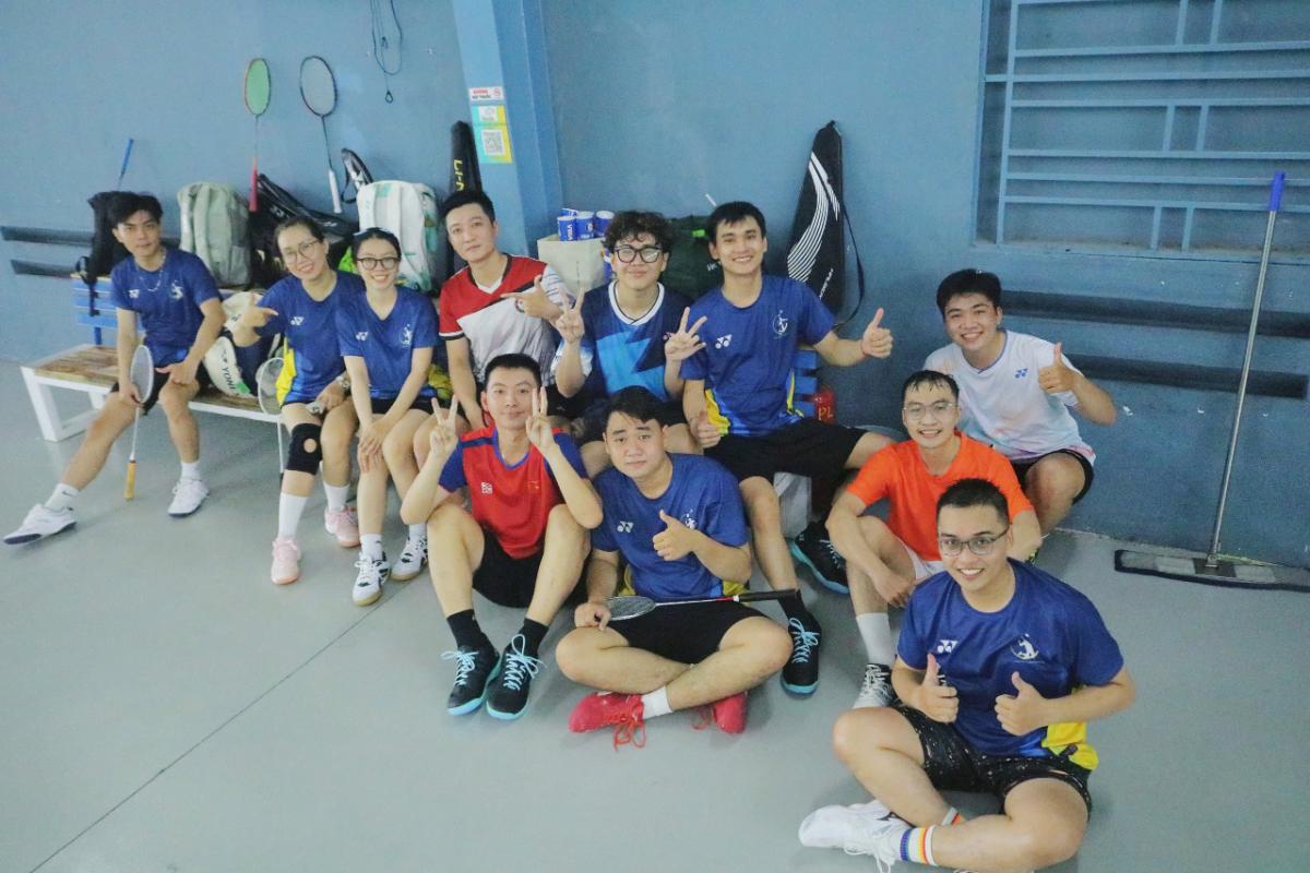 CON GIAP THU 13 BADMINTON