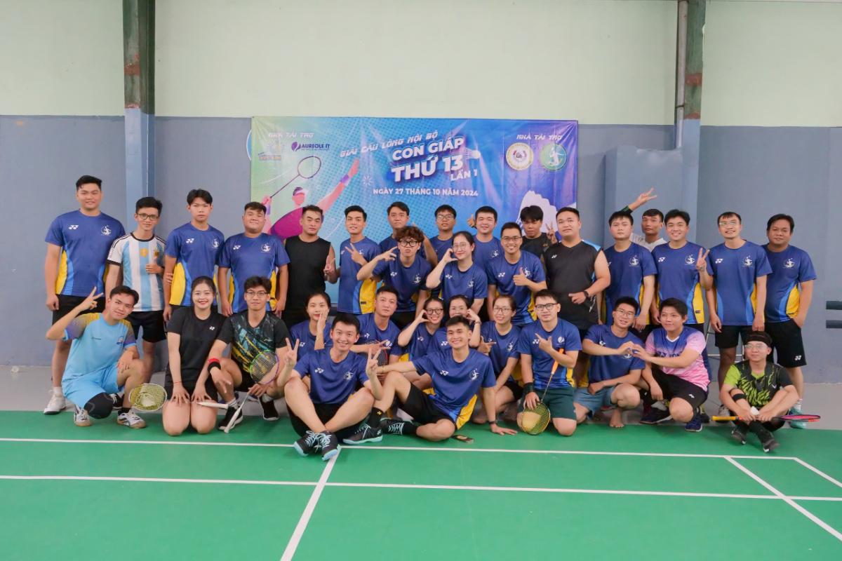 CON GIAP THU 13 BADMINTON