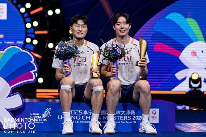 cac-nha-vo-dich-tai-giai-cau-long-lining-china-masters-2025-cap-do-super-750