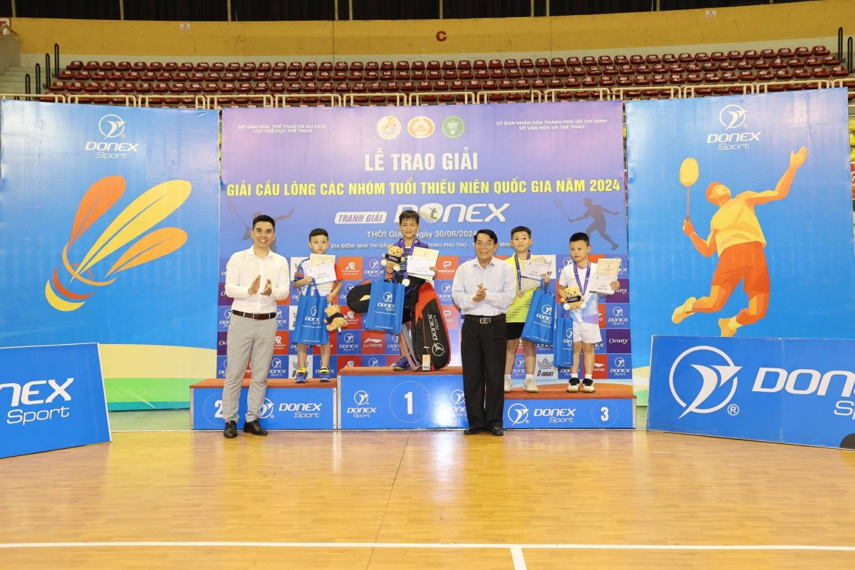 Giải cầu lông các nhóm tuổi thiếu niên quốc gia năm 2024 - Tranh giải DONEX: Chủ nhà TPHCM đứng nhất Giải cầu lông các nhóm tuổi thiếu niên quốc gia năm 2024 - Tranh giải DONEX: Chủ nhà TPHCM đứng nhất