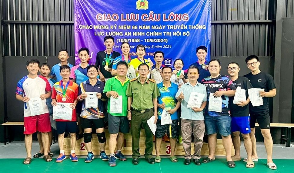 Giao lưu cầu lông kỷ niệm ngày Ngày truyền thống lực lượng An ninh chính trị nội bộ 10-5 Giao lưu cầu lông kỷ niệm ngày Ngày truyền thống lực lượng An ninh chính trị nội bộ 10-5