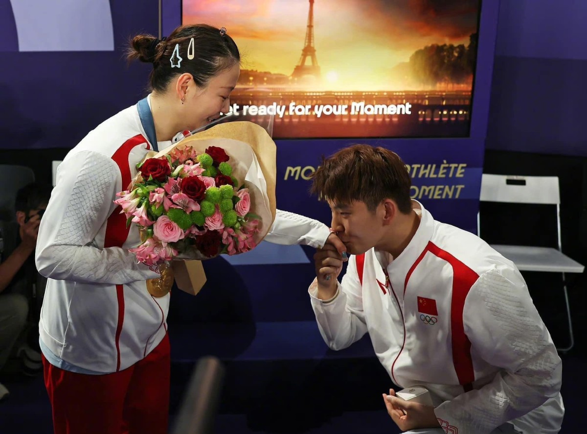 Huang Yaqiong - Nhà vô địch cầu lông Olympic Paris được bạn trai cầu hôn sau khi giành HCV Huang Yaqiong - Nhà vô địch cầu lông Olympic Paris được bạn trai cầu hôn sau khi giành HCV
