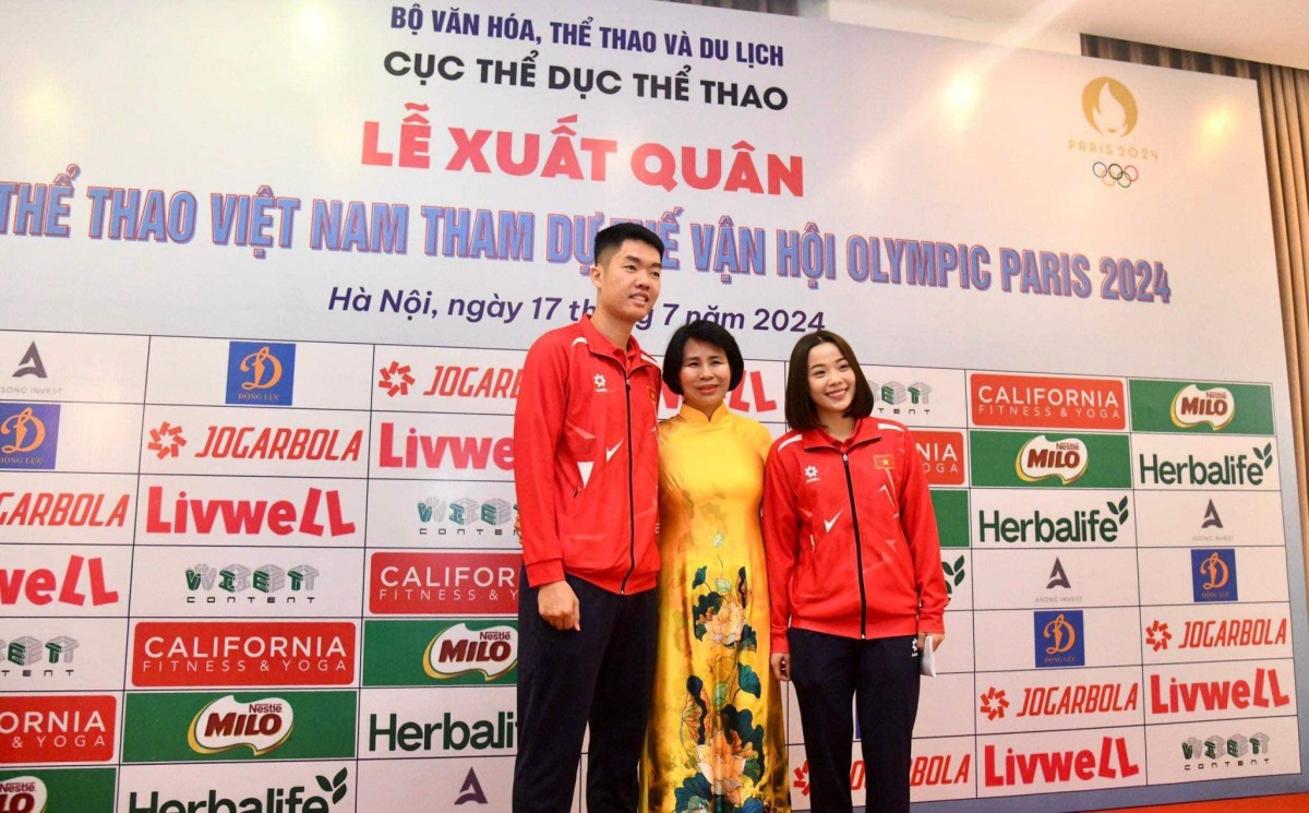Tài năng cầu lông Lê Đức Phát cùng cua-rơ Nguyễn Thị Thật nhận vinh dự cầm cờ đoàn Thể thao Việt Nam tại Olympic 2024 Tài năng cầu lông Lê Đức Phát cùng cua-rơ Nguyễn Thị Thật nhận vinh dự cầm cờ đoàn Thể thao Việt Nam tại Olympic 2024
