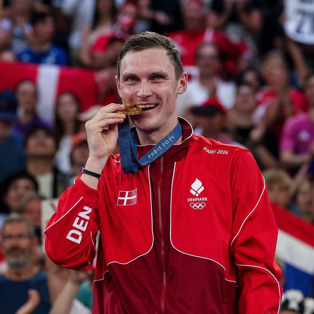 Viktor Axelsen vô địch cầu lông đơn nam Olympic Paris 2024 Viktor Axelsen vô địch cầu lông đơn nam Olympic Paris 2024