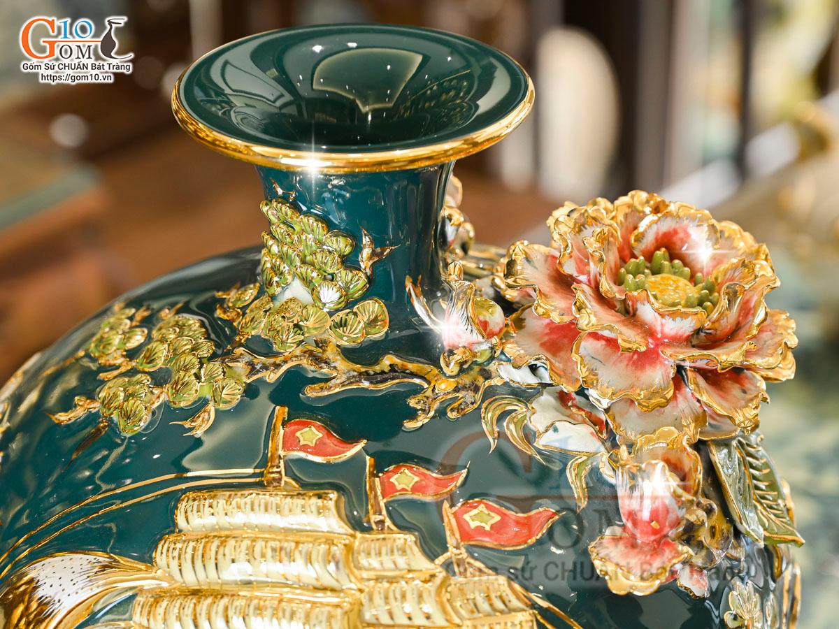 Bình hút tài lộc men màu xanh lục đắp nổi Thuận Buồm Xuôi Gió kênh vẽ vàng 24k, cao 30cm
