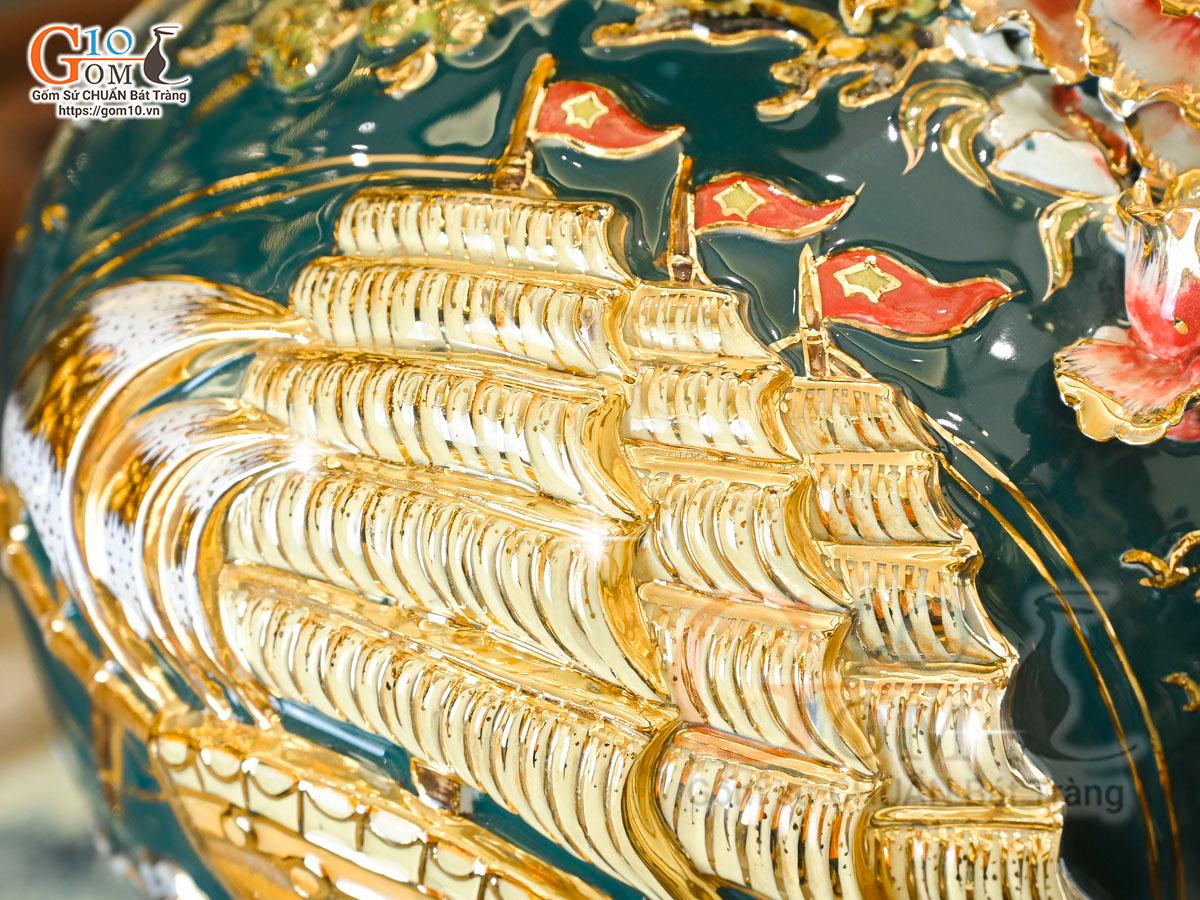 Bình hút tài lộc men màu xanh lục đắp nổi Thuận Buồm Xuôi Gió kênh vẽ vàng 24k, cao 30cm