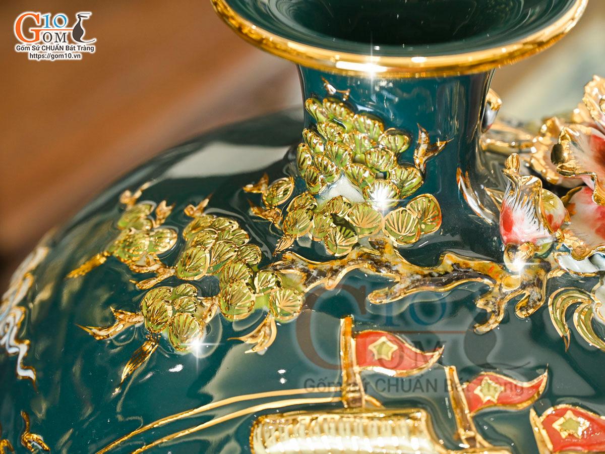 Bình hút tài lộc men màu xanh lục đắp nổi Thuận Buồm Xuôi Gió kênh vẽ vàng 24k, cao 30cm