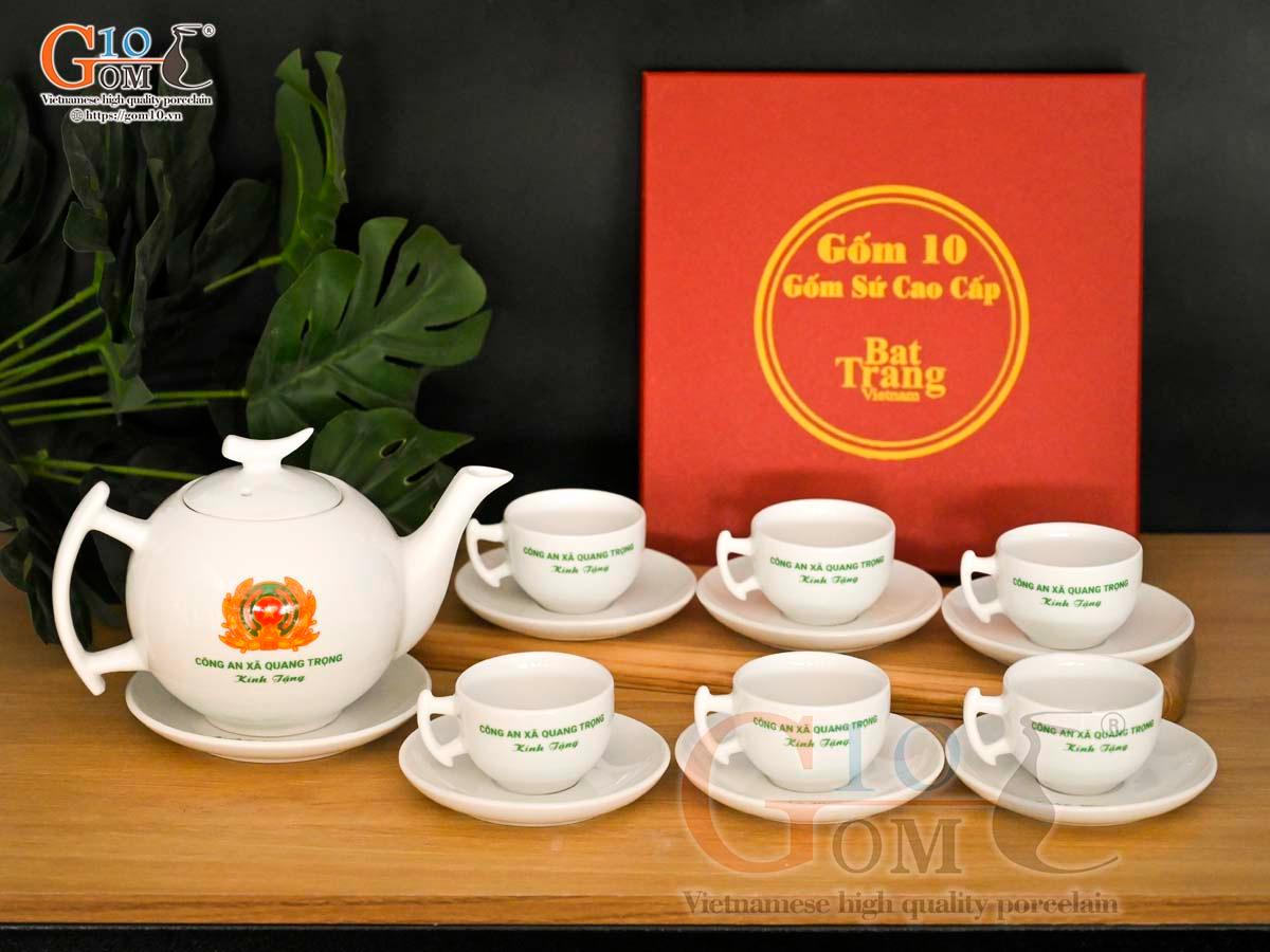 Bộ ấm chén dáng bưởi cành men trắng in logo VTV, 600ml Bộ ấm chén dáng bưởi cành men trắng in logo VTV, 600ml