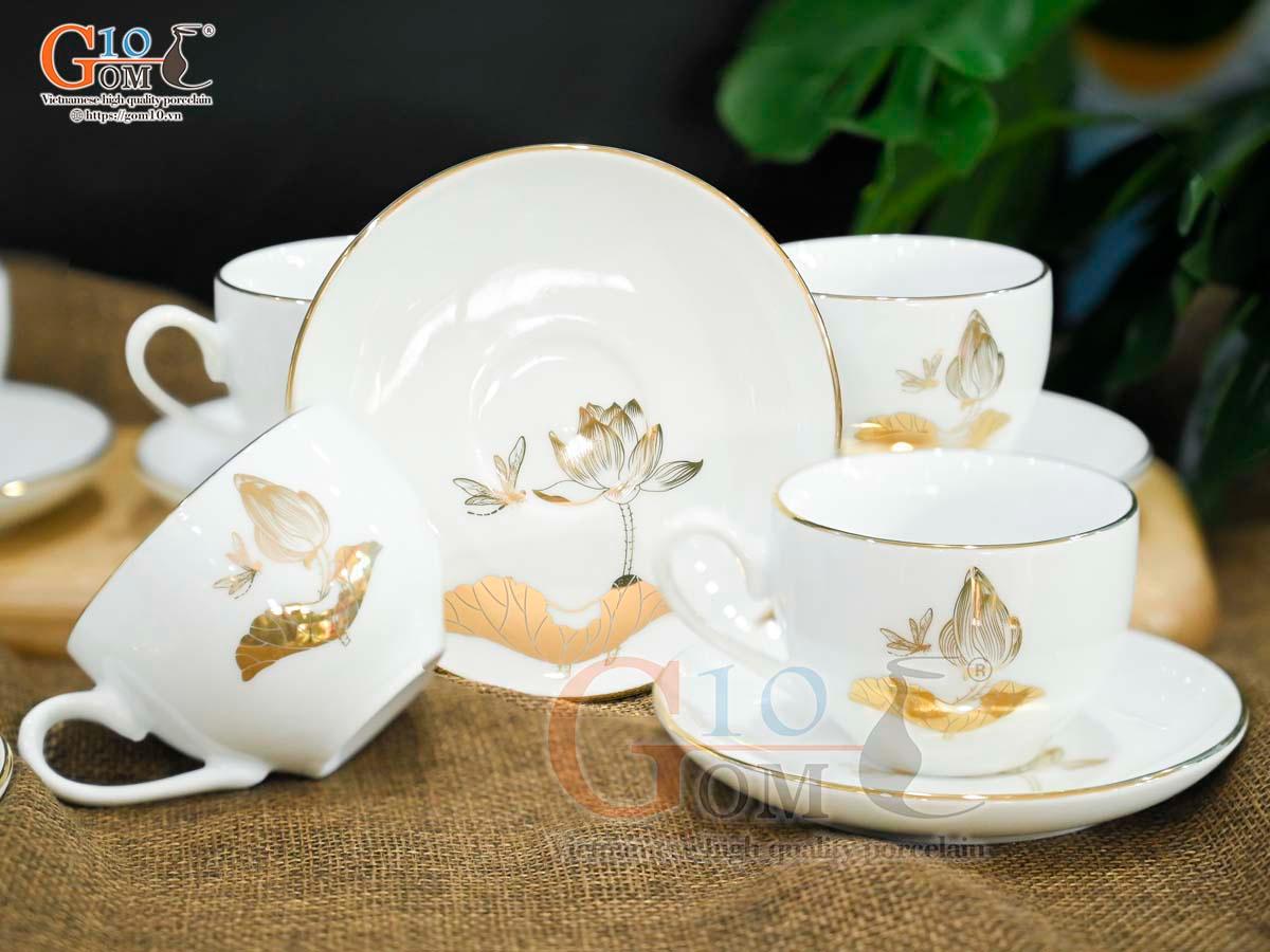 Bộ ấm chén dáng chóp lửa men trắng họa tiết Chuồn Sen vàng kim, 600ml