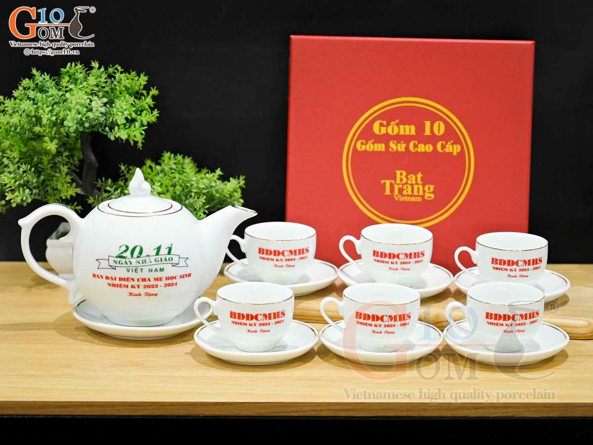 Bộ ấm chén dáng chóp lửa men trắng kẻ chỉ vàng kim, in logo VTV, 500ml