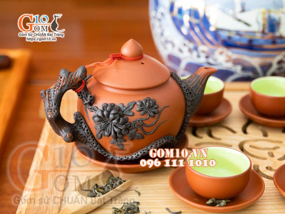 Bộ ấm chén gốm tử sa đắp nổi hoa Phù Dung đen đỏ, 380ml Bộ ấm chén gốm tử sa đắp nổi hoa Phù Dung đen đỏ, 380ml