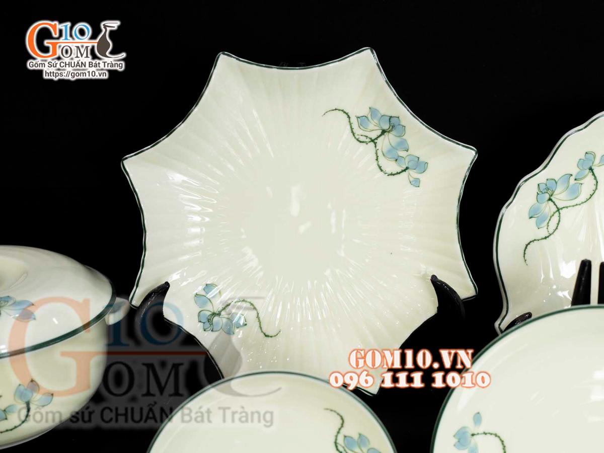 Bộ đồ ăn men kem vẽ hoa Sen Xanh, chỉ xanh - 19 chi tiết Bộ đồ ăn men kem vẽ hoa Sen Xanh, chỉ xanh - 19 chi tiết