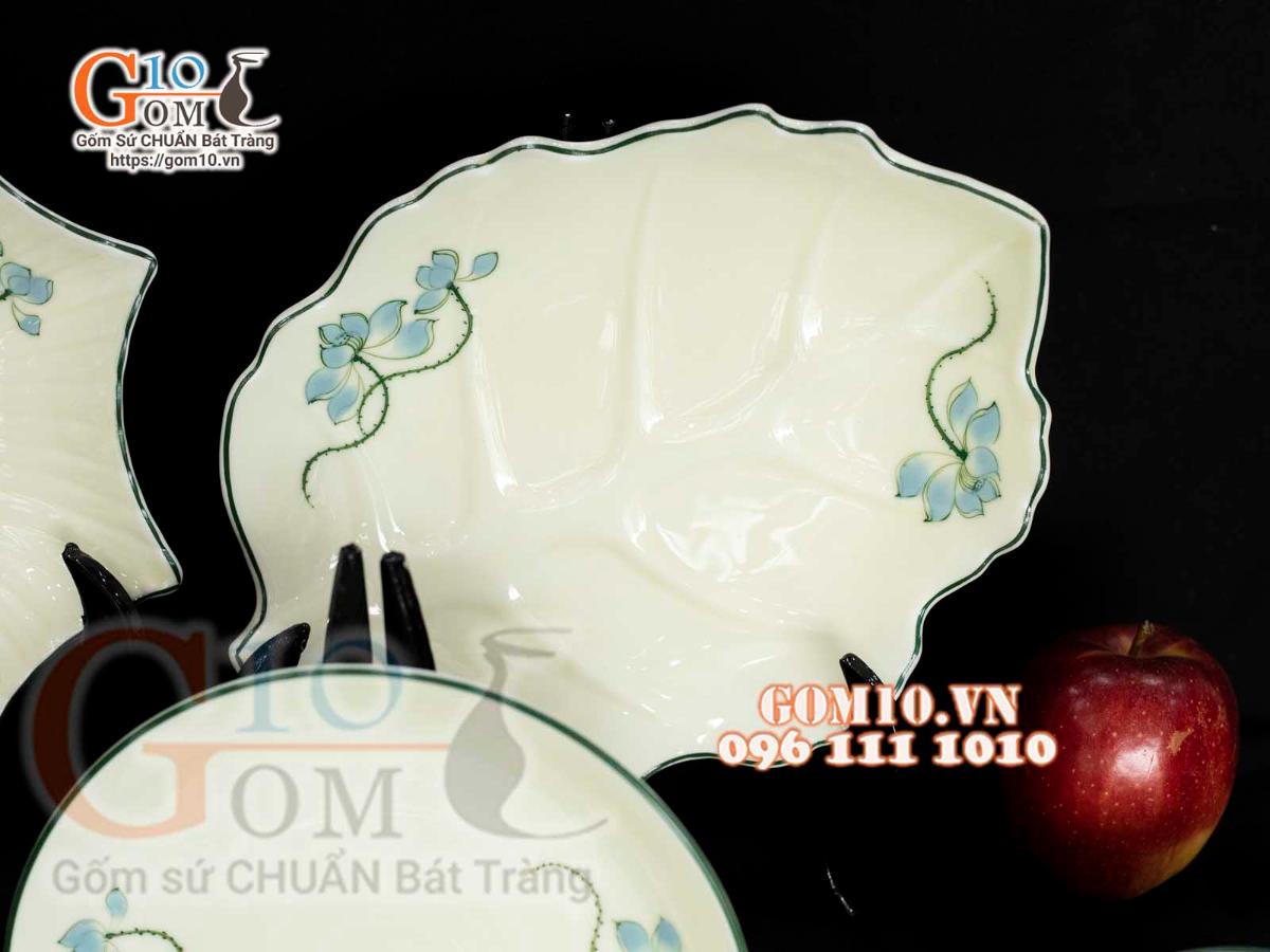 Bộ đồ ăn men kem vẽ hoa Sen Xanh, chỉ xanh - 19 chi tiết Bộ đồ ăn men kem vẽ hoa Sen Xanh, chỉ xanh - 19 chi tiết