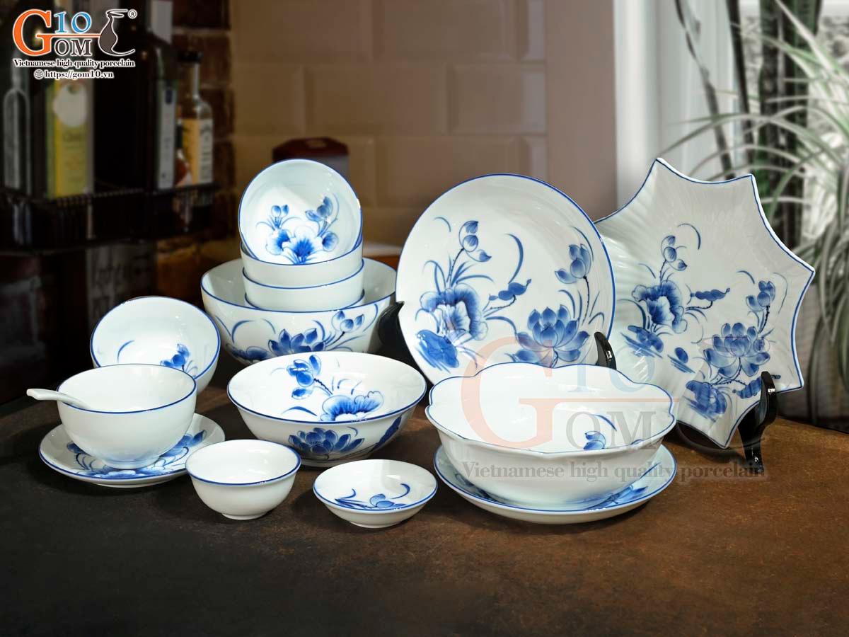 Bộ đồ ăn men trắng vẽ hoa Sen tràm, 16 chi tiết Bộ đồ ăn men trắng vẽ hoa Sen tràm, 16 chi tiết
