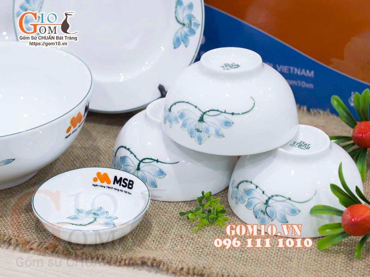 Bộ đồ ăn quà tặng men trắng vẽ sen xanh, in logo Bộ đồ ăn quà tặng men trắng vẽ sen xanh, in logo