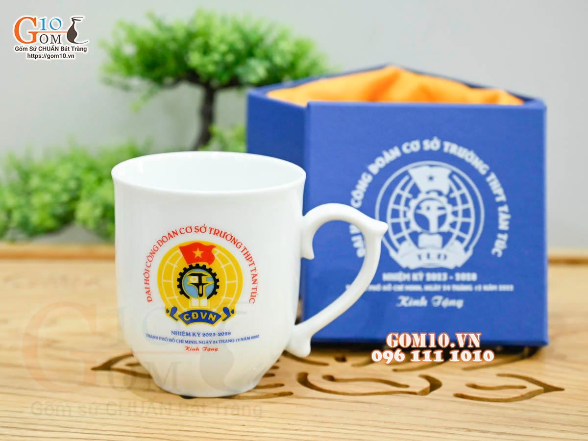 Cốc sứ men trắng dáng chóp lửa có nắp, in logo quà tặng Cốc sứ men trắng dáng chóp lửa có nắp, in logo quà tặng