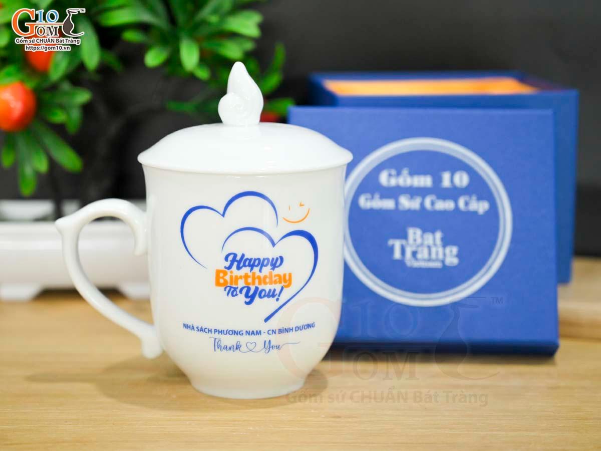 Cốc sứ men trắng dáng chóp lửa có nắp, in logo quà tặng Cốc sứ men trắng dáng chóp lửa có nắp, in logo quà tặng