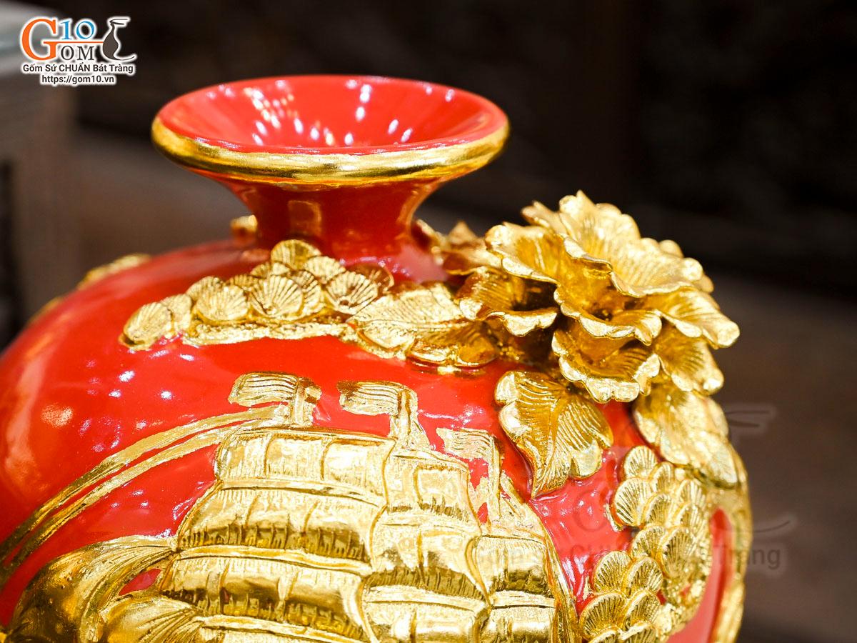 Mai bình men màu đắp nổi Thuận Buồm Xuôi Gió dát vàng 24k, nền đỏ cao 31cm Mai bình men màu đắp nổi Thuận Buồm Xuôi Gió dát vàng 24k, nền đỏ cao 31cm