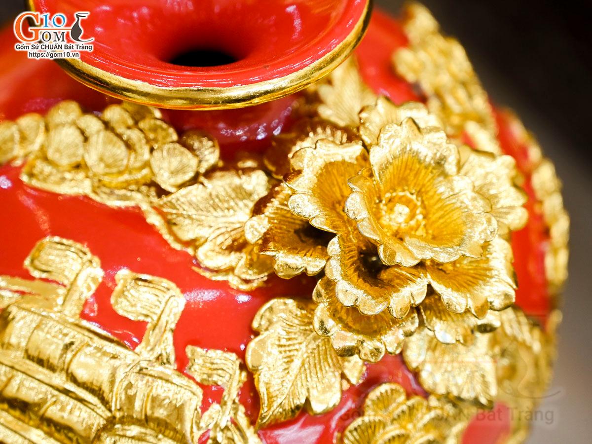 Mai bình men màu đắp nổi Thuận Buồm Xuôi Gió dát vàng 24k, nền đỏ cao 31cm Mai bình men màu đắp nổi Thuận Buồm Xuôi Gió dát vàng 24k, nền đỏ cao 31cm