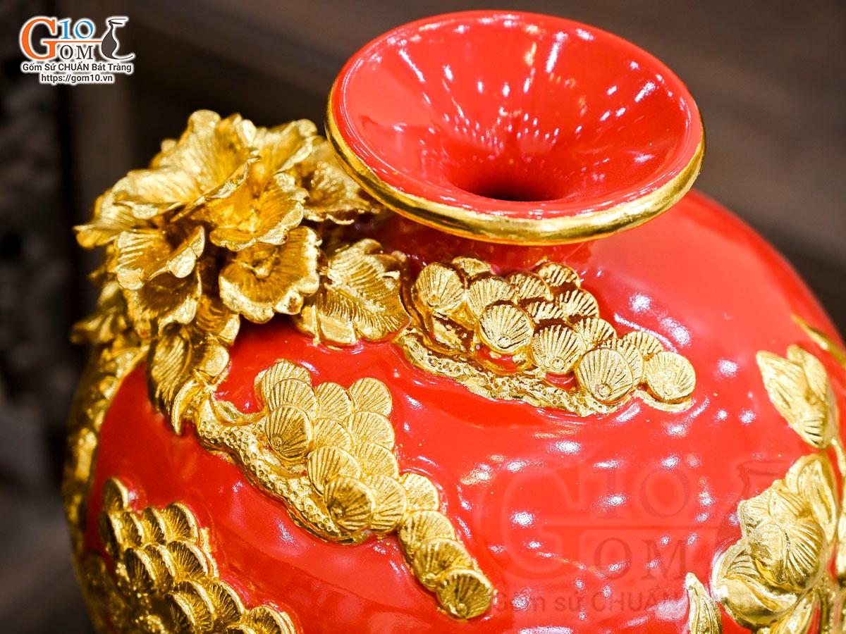 Mai bình men màu đắp nổi Thuận Buồm Xuôi Gió dát vàng 24k, nền đỏ cao 31cm Mai bình men màu đắp nổi Thuận Buồm Xuôi Gió dát vàng 24k, nền đỏ cao 31cm