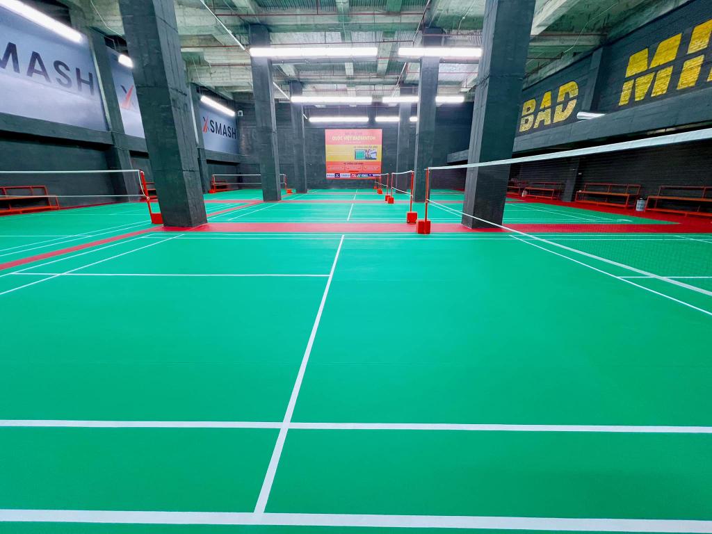 Sân cầu lông Quốc Việt Badminton U-Silk Văn Khê