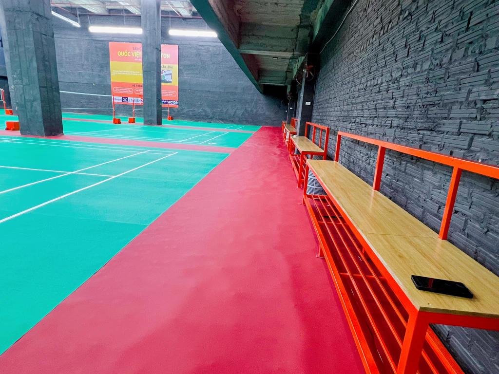 Sân cầu lông Quốc Việt Badminton U-Silk Văn Khê