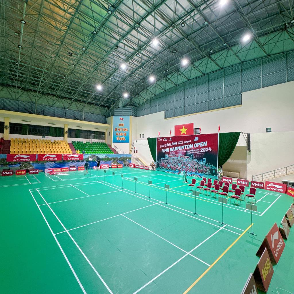 Sân Cầu Lông Nhà Thi Đấu Đa Năng Quảng Ninh