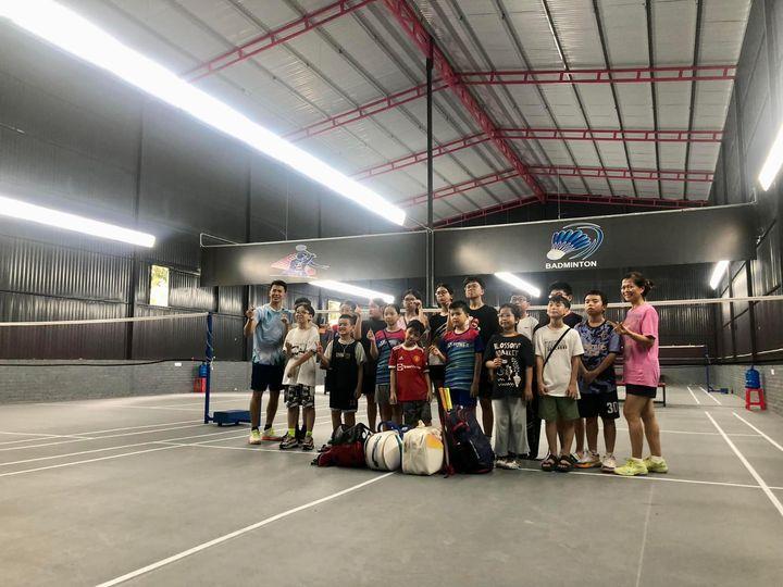 Sân Cầu Lông Bao Cấp