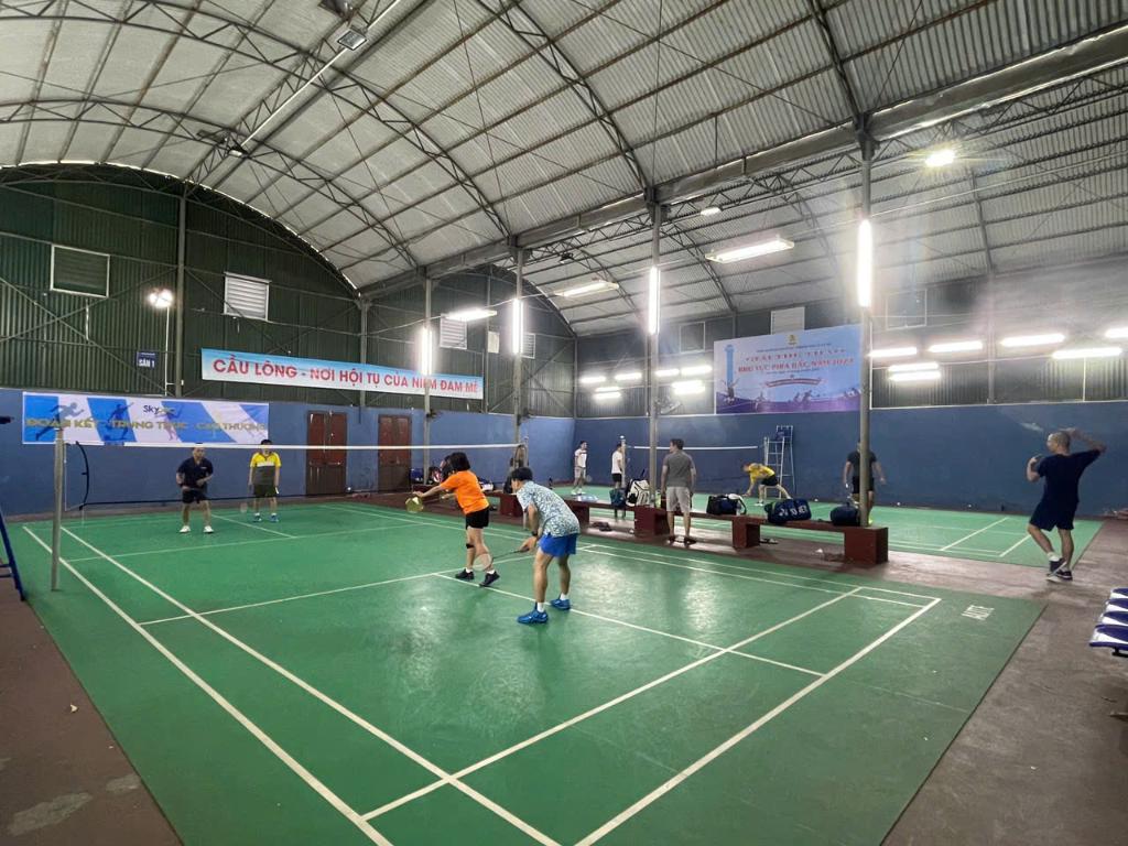 Sân Cầu Lông Trung Tâm Quản Lý Bay