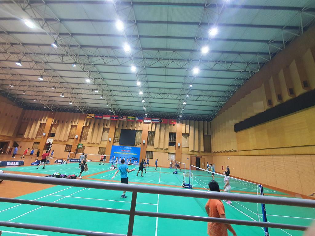 Sân Cầu Lông Trường Năng Khiếu TDTT Q. Long Biên