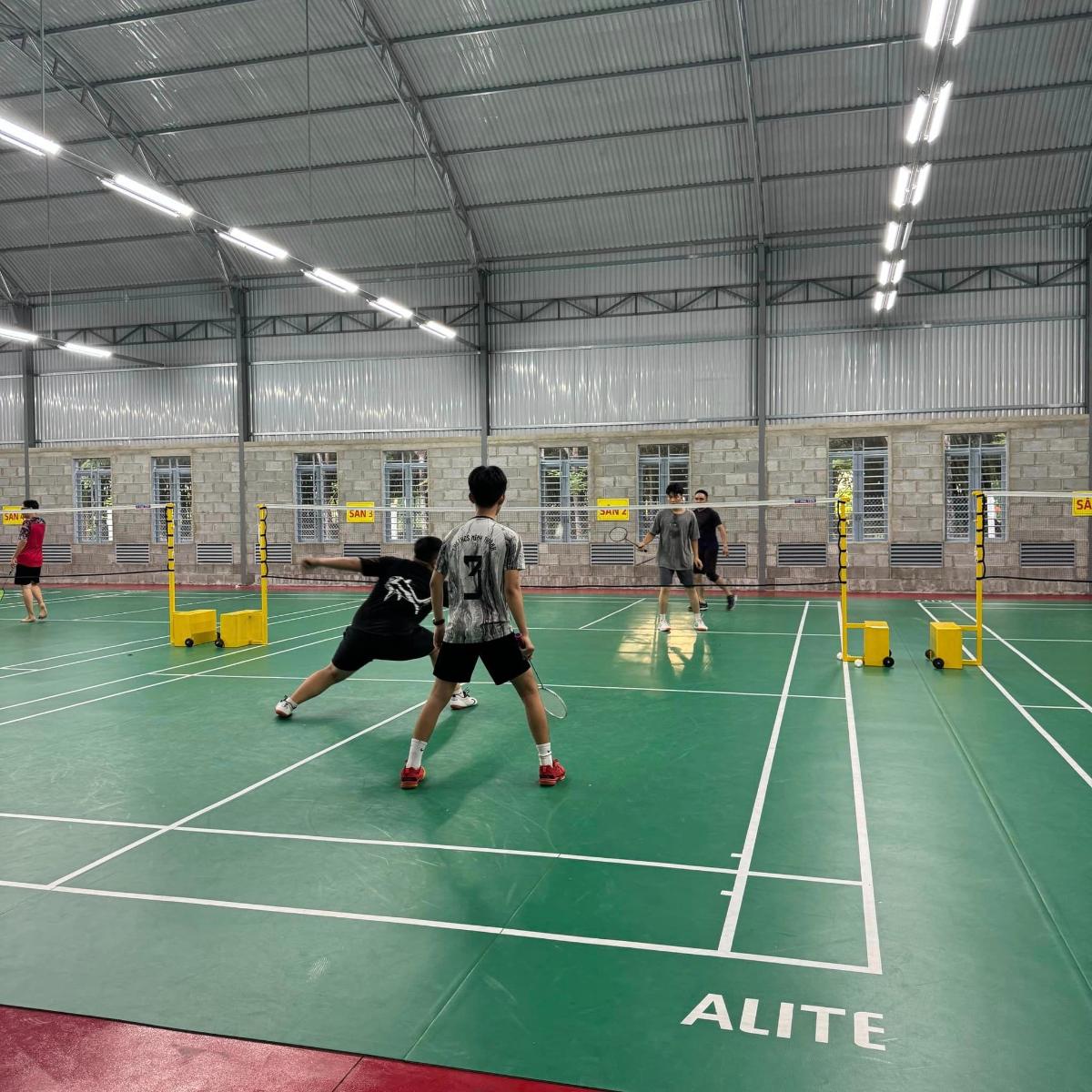 Sân Cầu Lông Minh Long