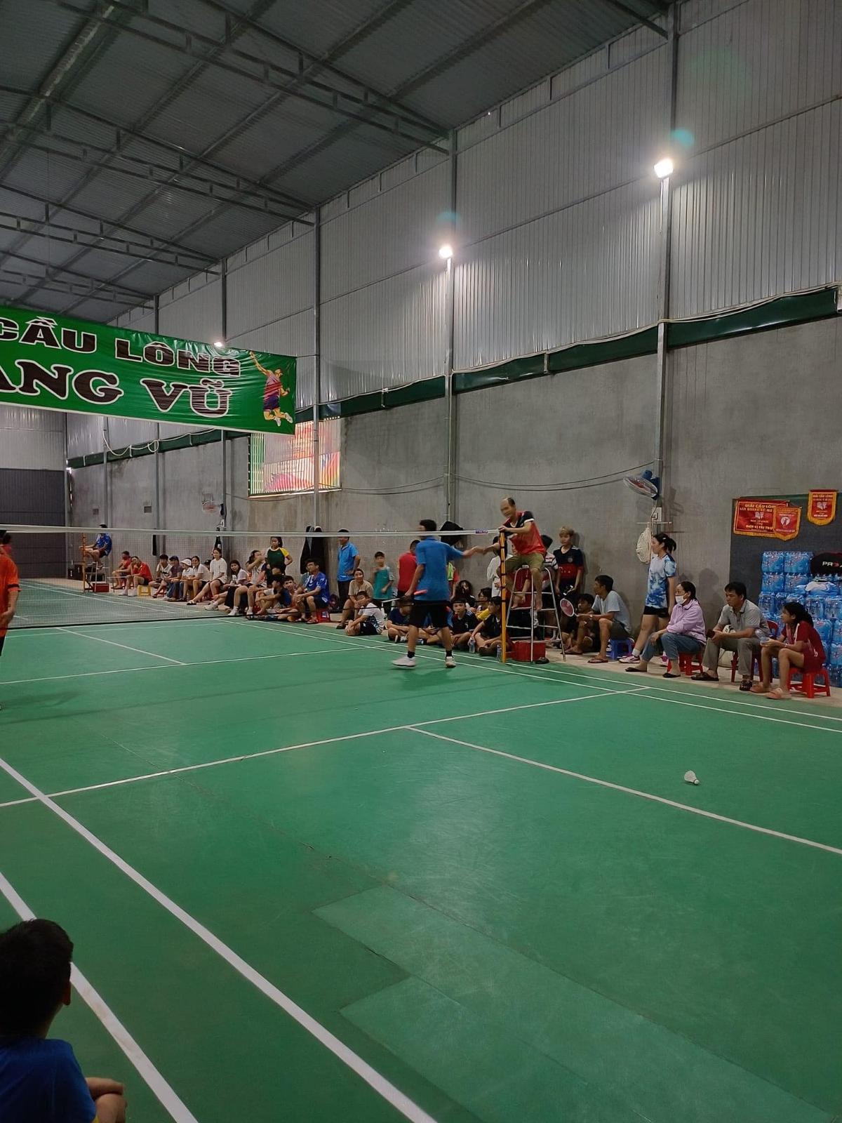 Sân Cầu Lông Hoàng Vũ