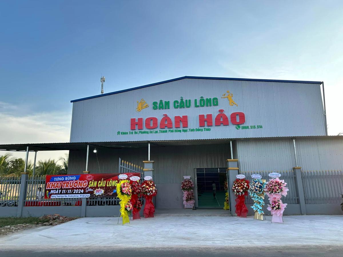 Sân Cầu Lông Hoàn Hảo Badminton