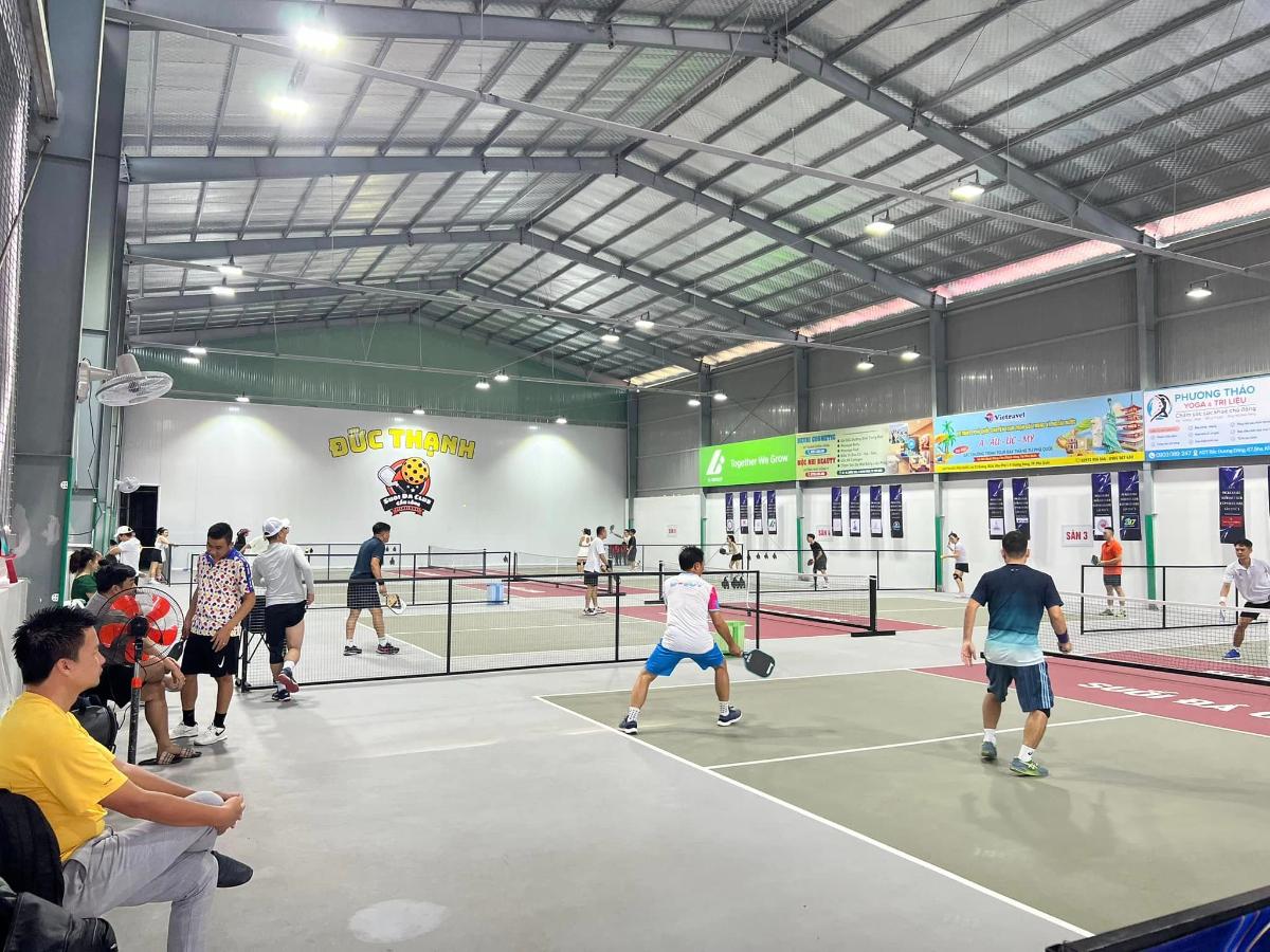 Sân Pickleball & Cầu Lông Suối Đá