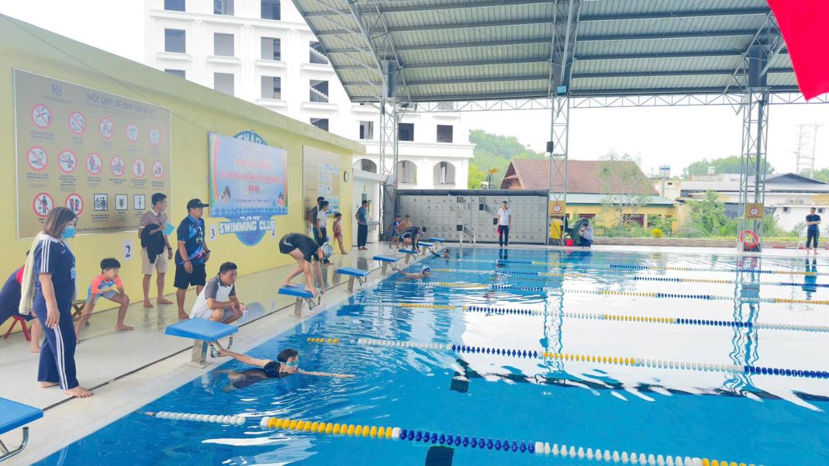 Bể Bơi Bách Thảo Ngân