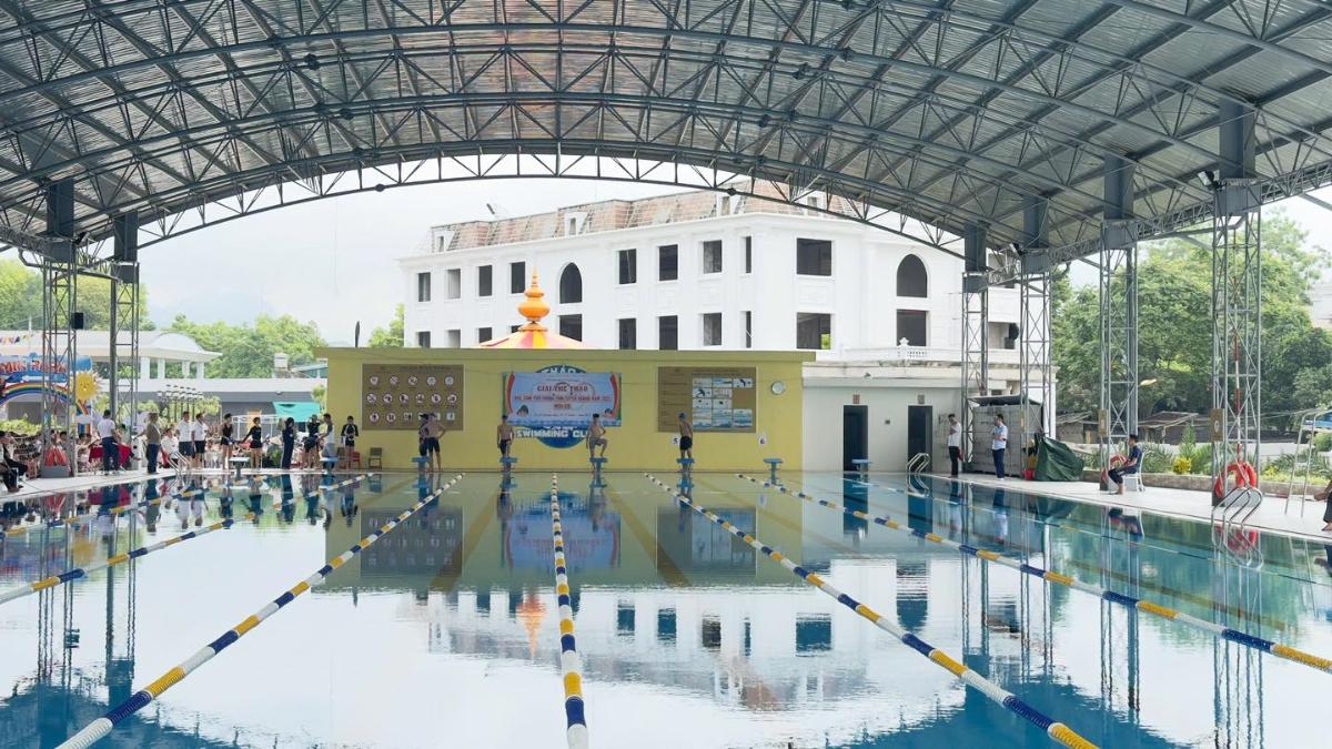 Bể Bơi Bách Thảo Ngân