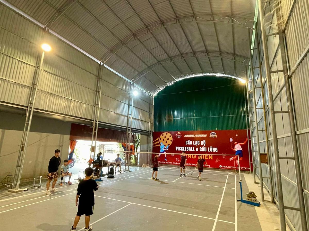 Sân Pickleball & Cầu Lông Tùng Diên