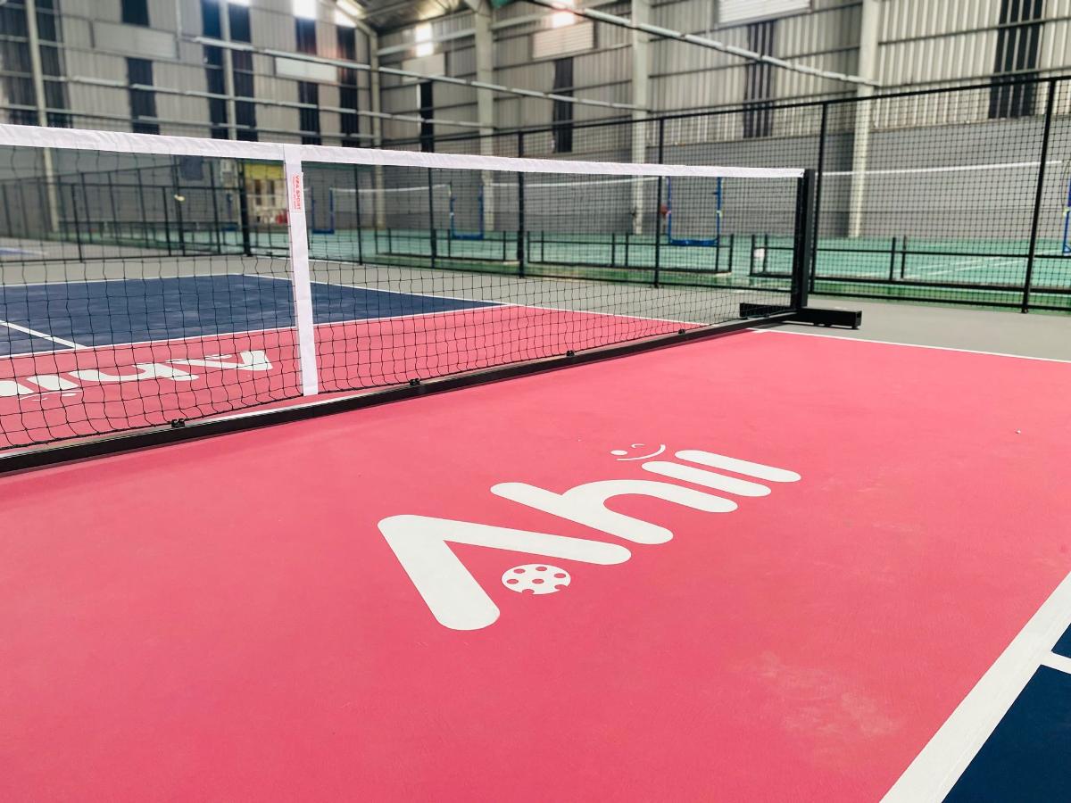Sân Pickleball & Cầu Lông ĐH SPKT