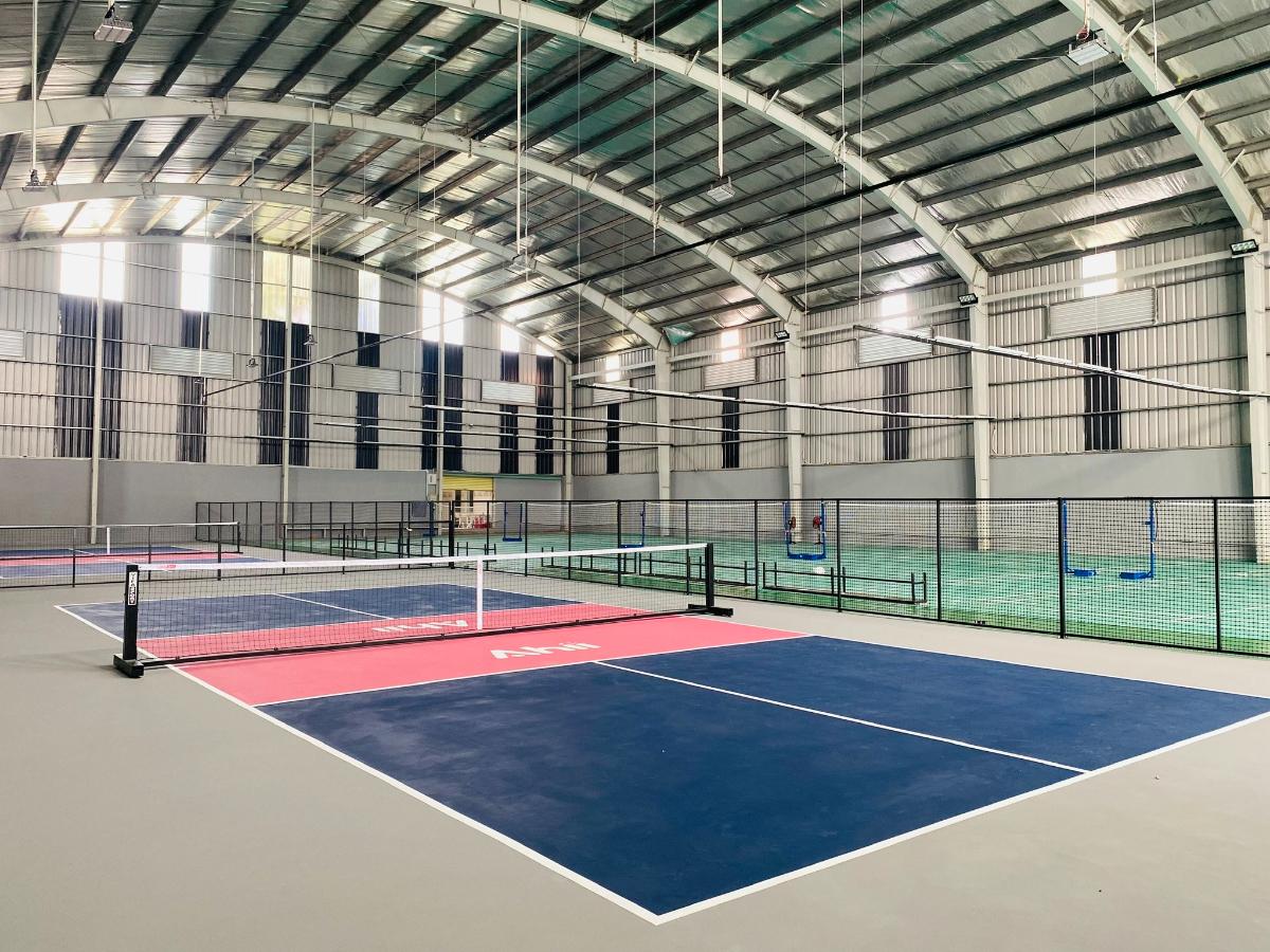 Sân Pickleball & Cầu Lông ĐH SPKT