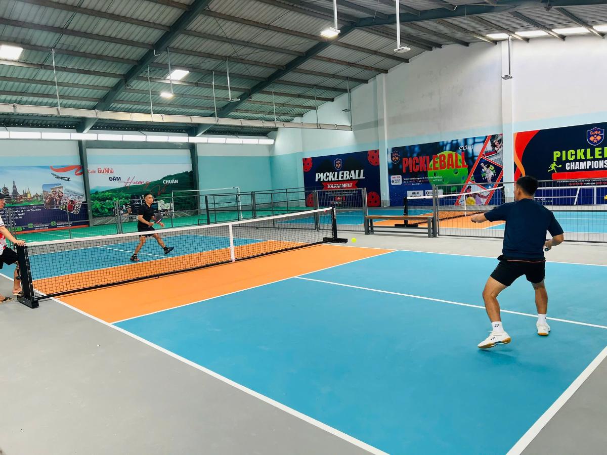 Sân Pickleball & Cầu Lông Gu Nhà Café & Sports Club