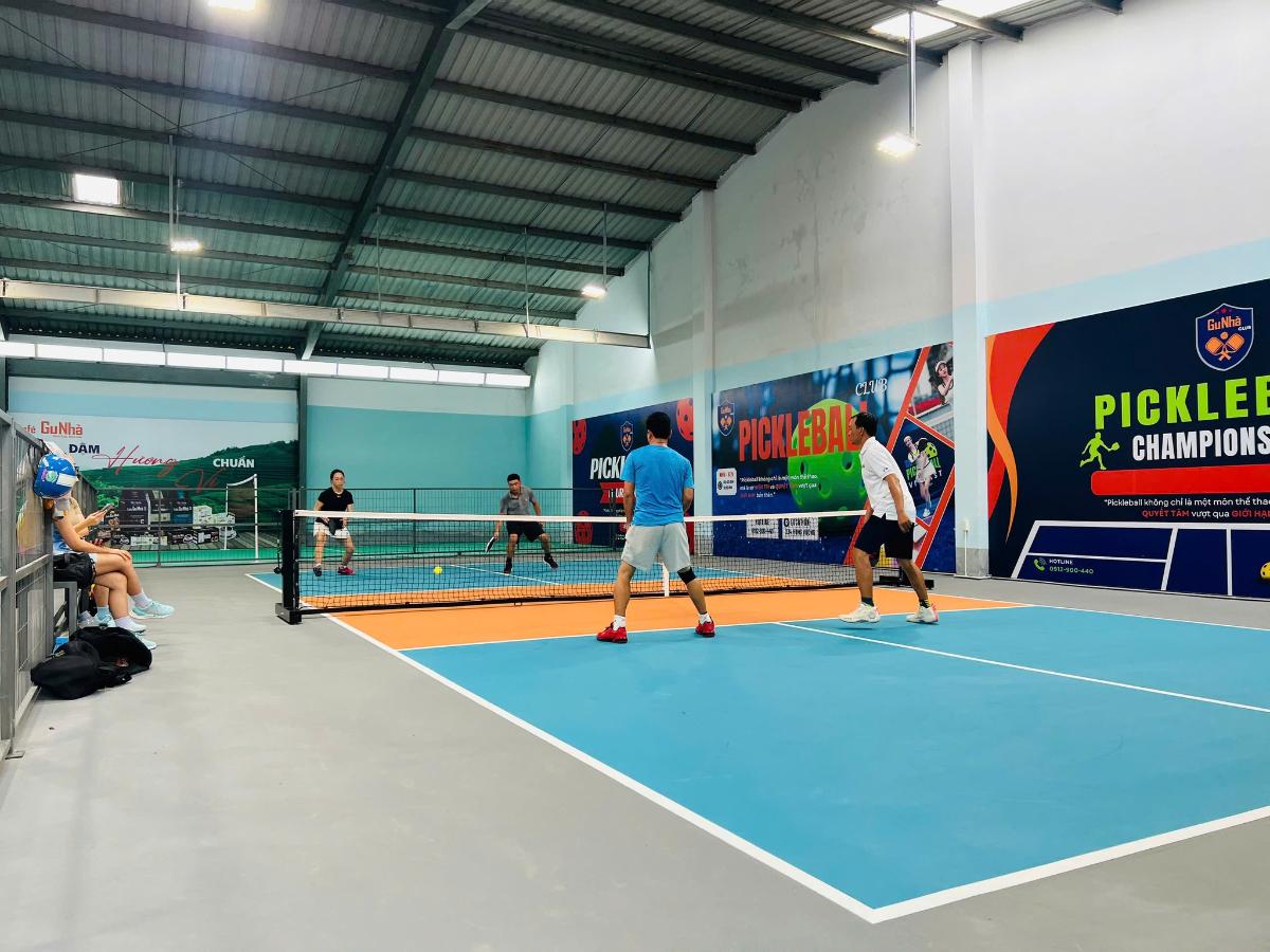 Sân Pickleball & Cầu Lông Gu Nhà Café & Sports Club