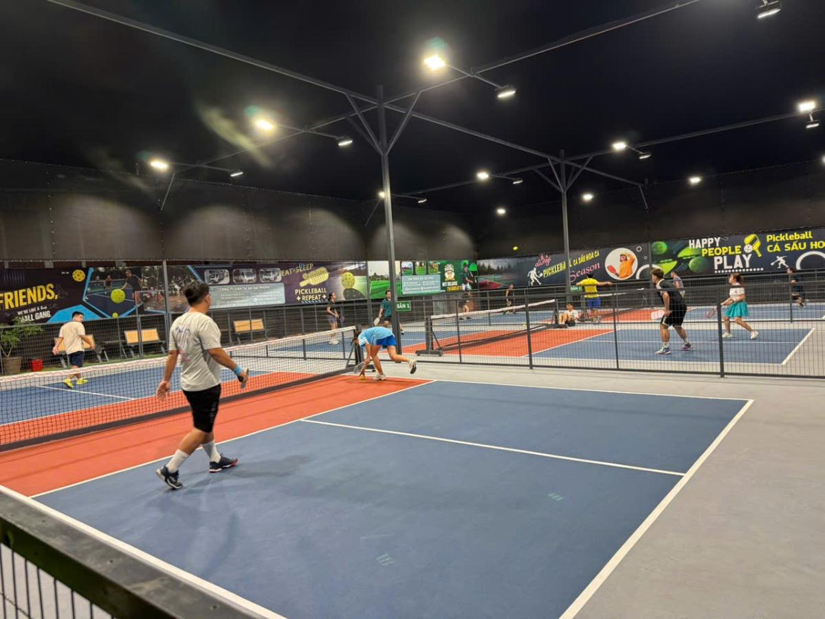 Sân Pickleball Cá Sấu Hoa Cà