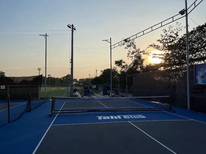 Sân Pickeball Môi Trường