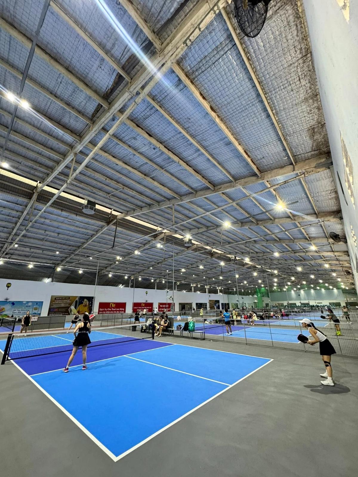 Sân Pickleball & Cầu Lông Hoàng Gia 