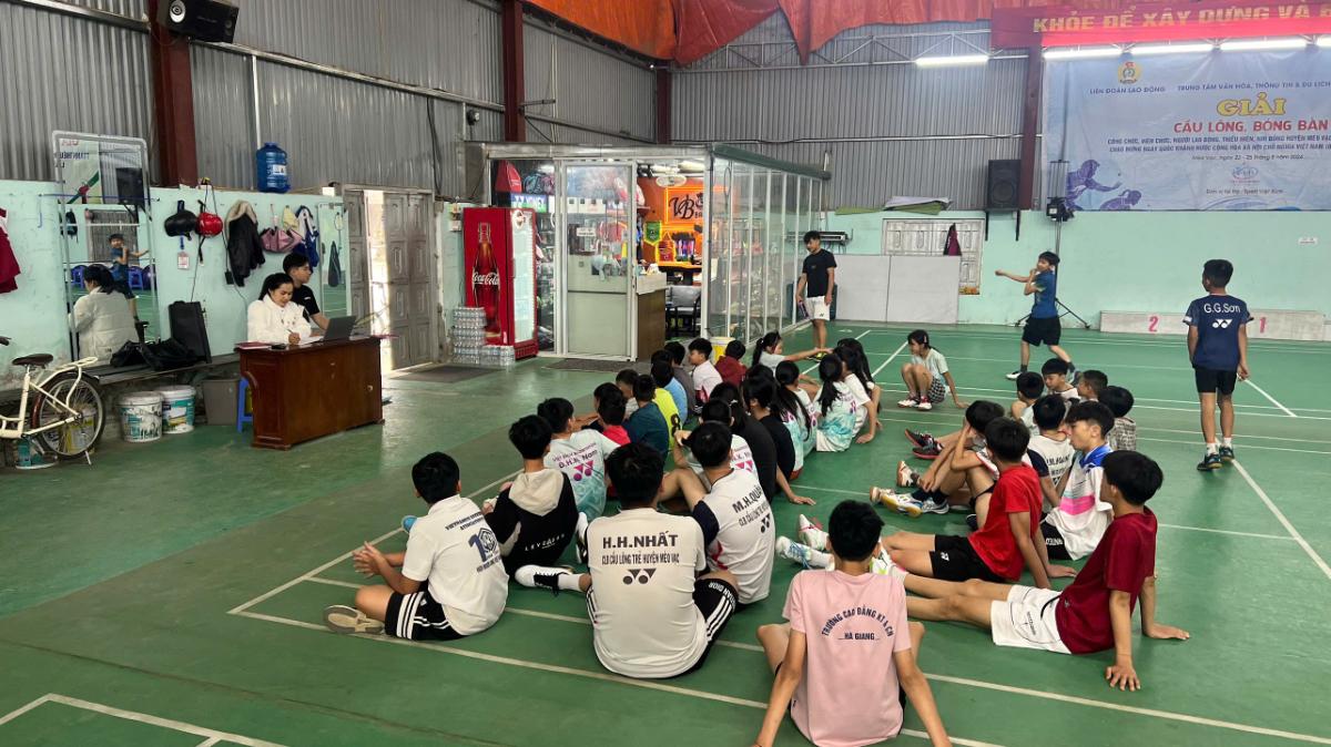 Sân Cầu Việt Bích Mèo Vạc Sân Cầu Việt Bích Mèo Vạc