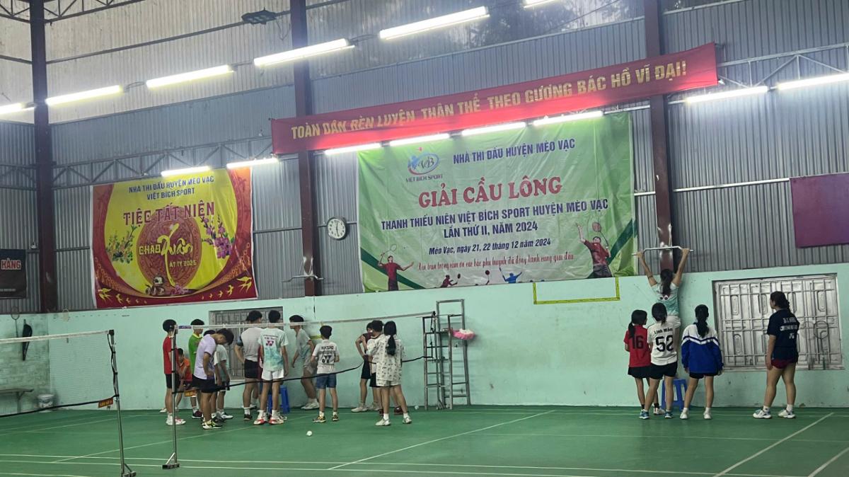 Sân Cầu Việt Bích Mèo Vạc Sân Cầu Việt Bích Mèo Vạc
