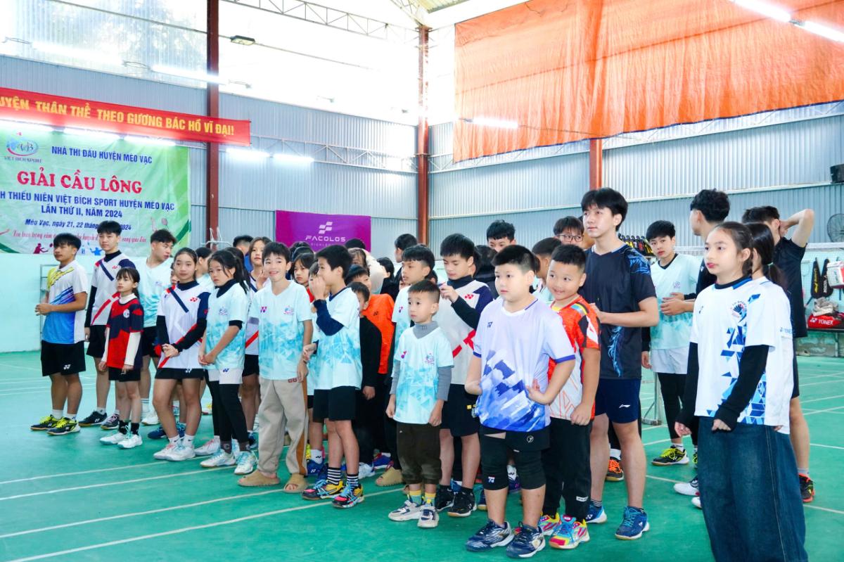 Sân Cầu Việt Bích Mèo Vạc Sân Cầu Việt Bích Mèo Vạc