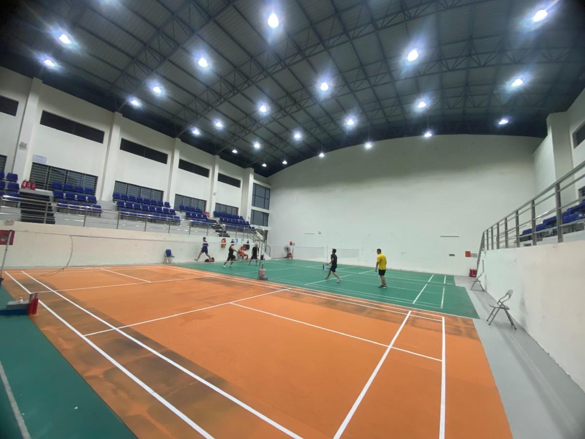 Nhà thi đấu THCS Việt Hùng 2