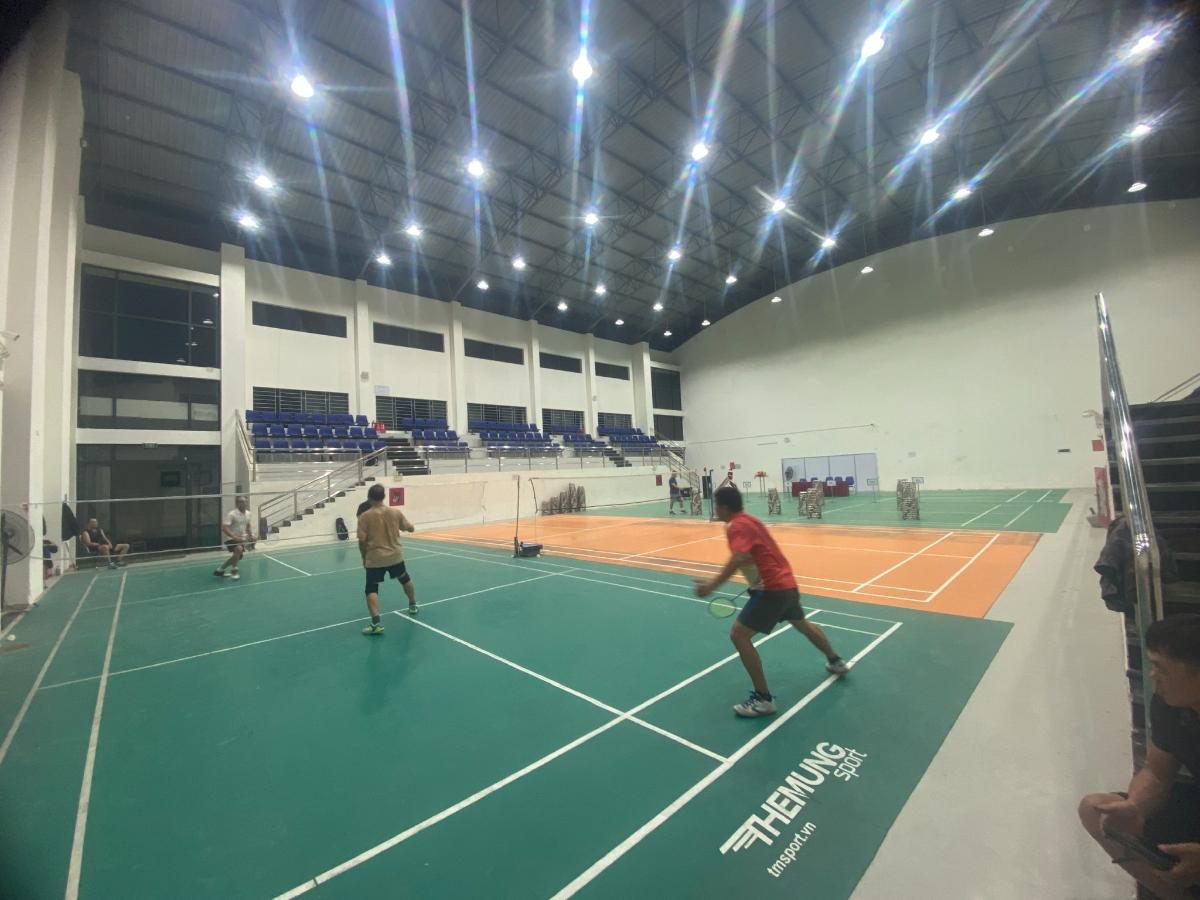 Nhà thi đấu THCS Việt Hùng 1